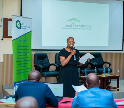 An AAA facilitator presenting to restoration entrepreneurs at a Land Accelerator session